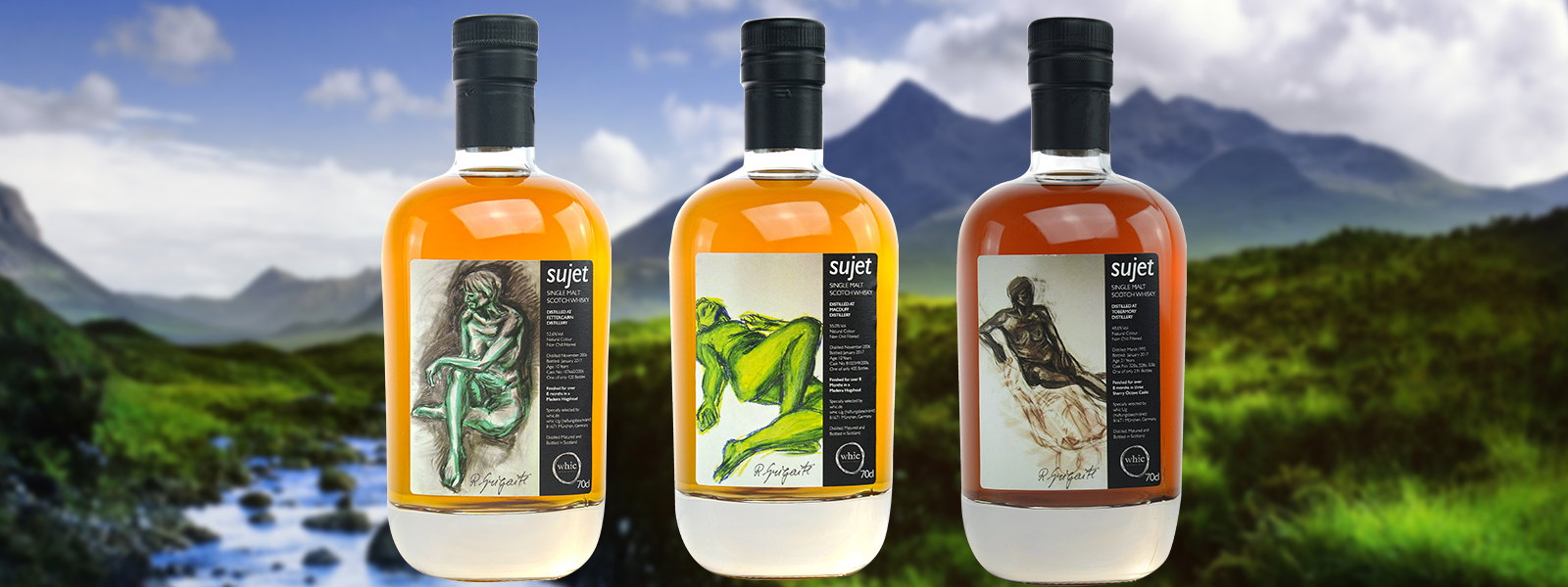 Sujet Blended Malt Scotch Whisky Triologie mit drei 0,7l-Flaschen vor schottischer Berglandschaft, limitierte Edition R. Fugarte Kunstetikett