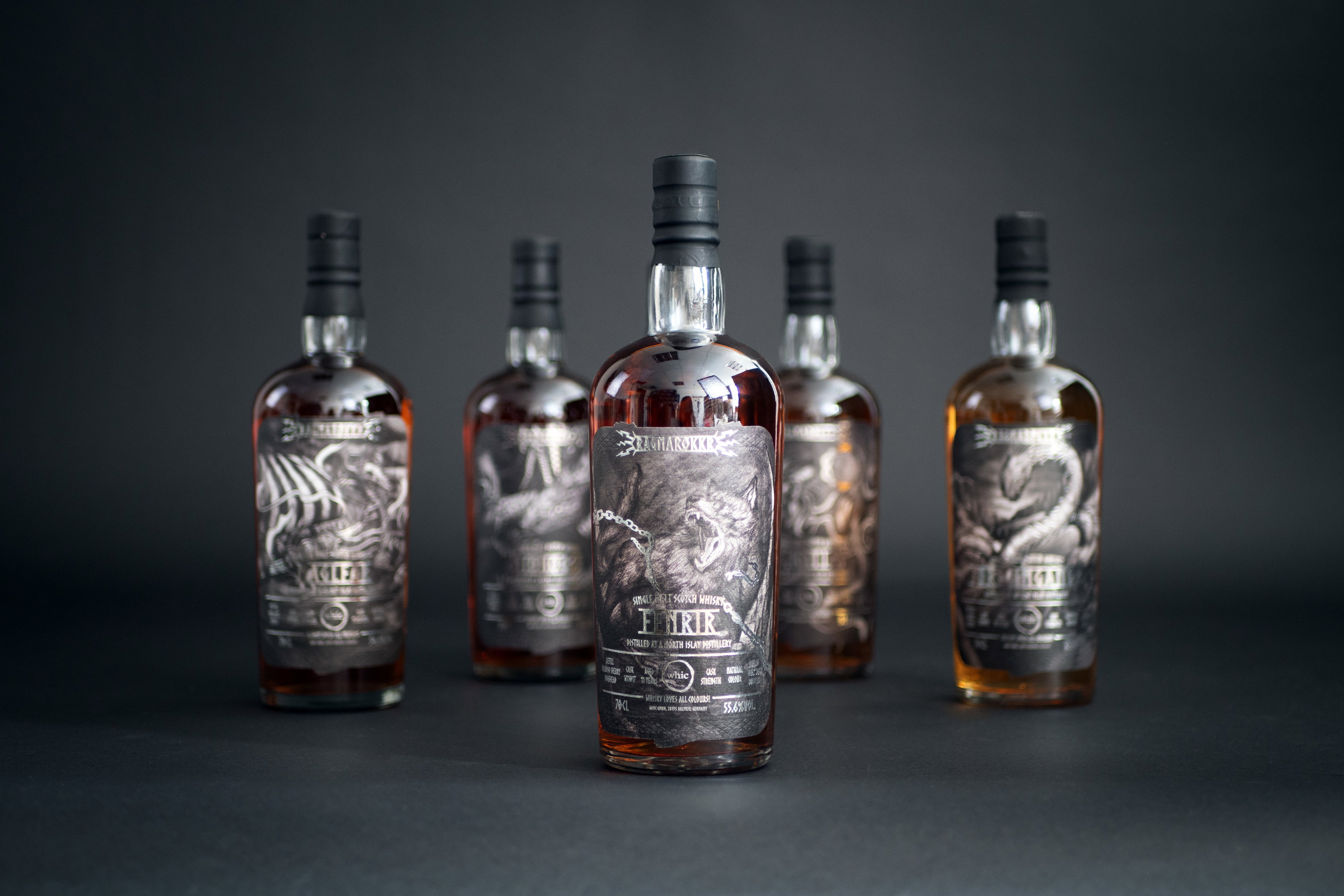 Hven Thir Single Malt Whisky 12, 15 und 18 Jahre in limitierter Edition mit mythologischer Drachenprägung, 4-Flaschen-Set