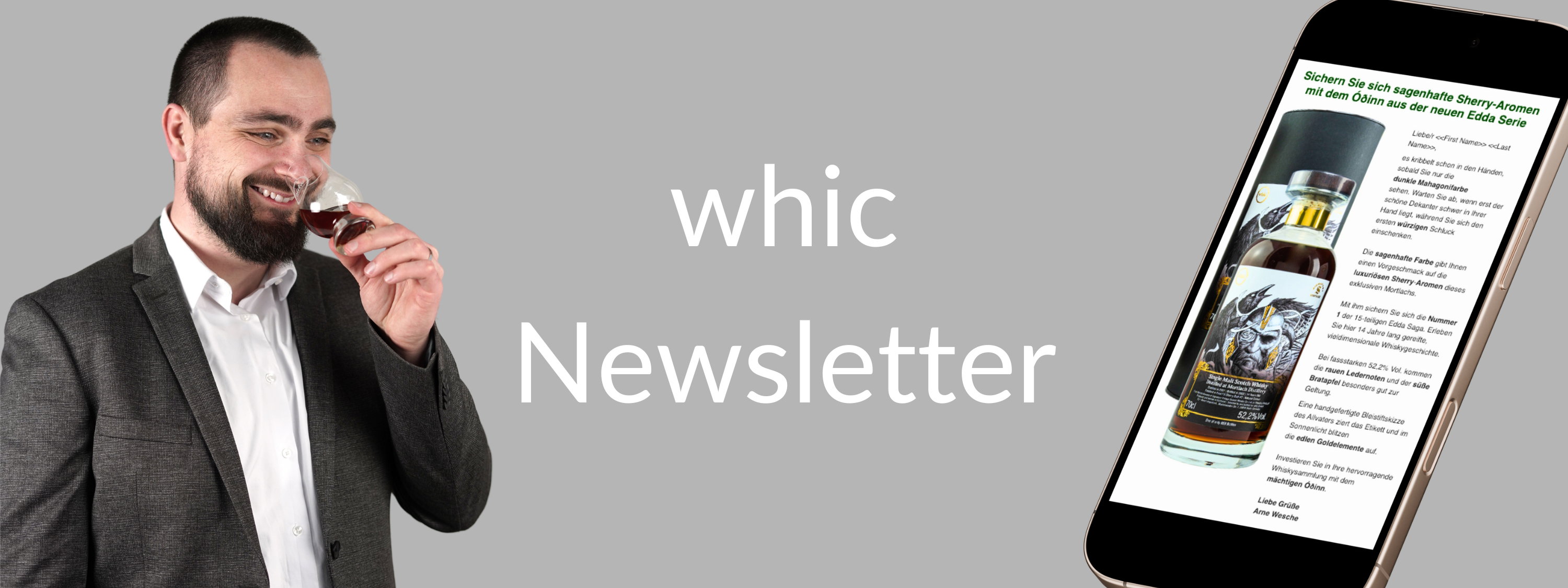Lächelnder Mann im Anzug genießt Whisky aus Nosing-Glas neben Smartphone mit whic.de Newsletter zur Edda-Serie Sherry-Aroma Whisky-Flasche